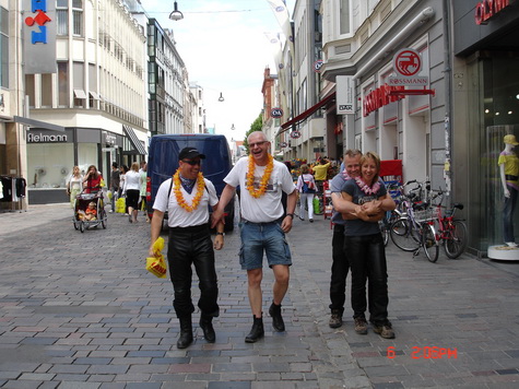 Kristian, Hansi, Lars og Dorte drømme om Hawaii Kristian, Hansi, Lars og Dorte drømme om Hawaii