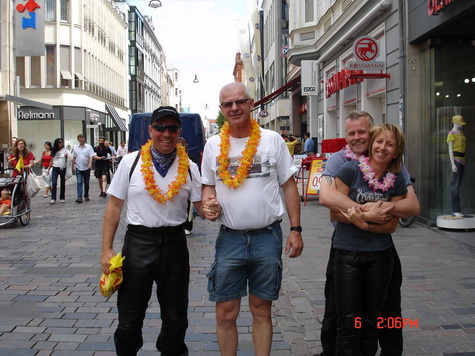Kristian, Hansi, Lars og Dorte drømme om Hawaii Kristian, Hansi, Lars og Dorte drømme om Hawaii