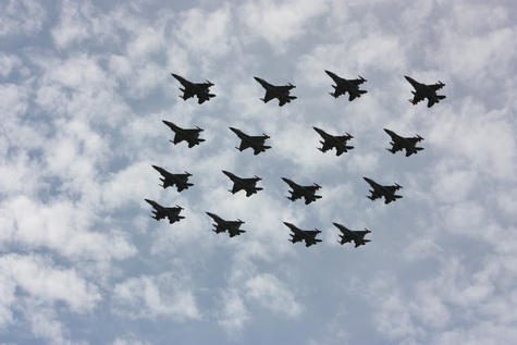 Alle Skrydstrups jagere i formation Alle Skrydstrups jagere i formation